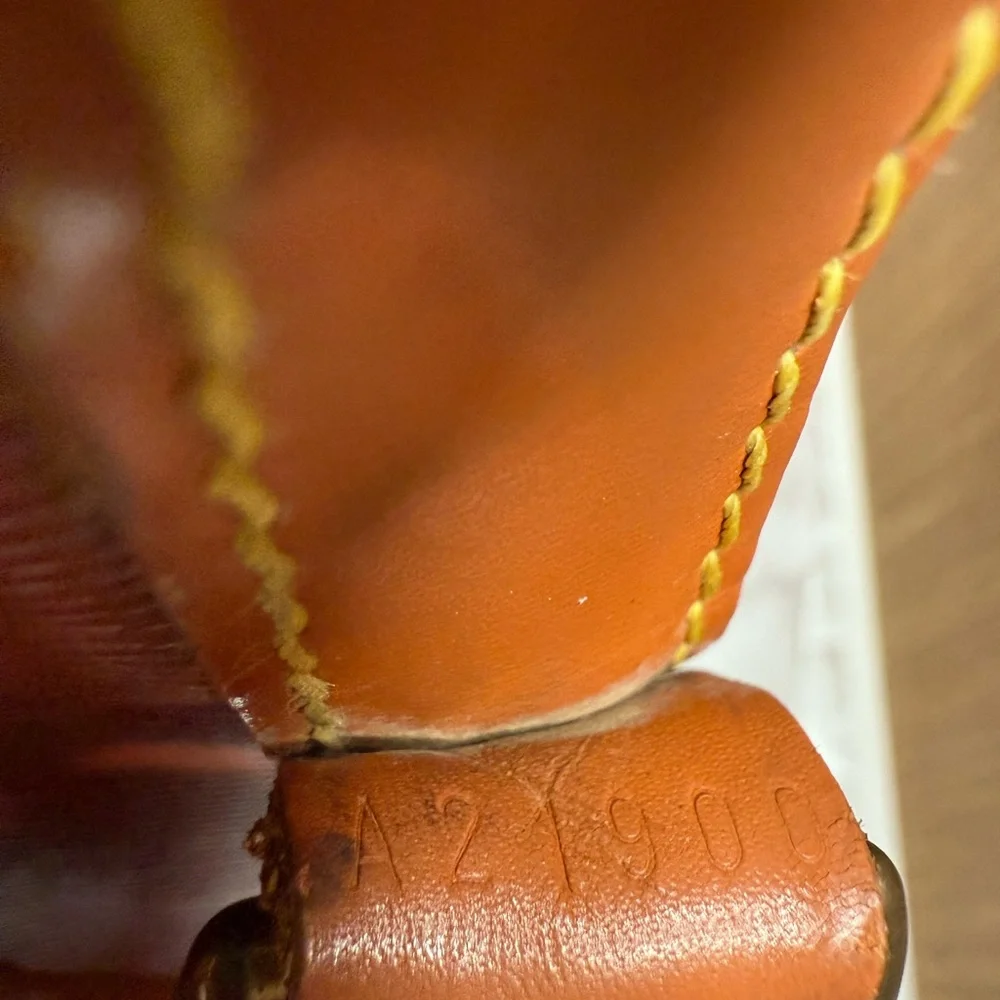 Louis Vuitton Noé – Vintage Epi Leather in Cognac & Light Brown